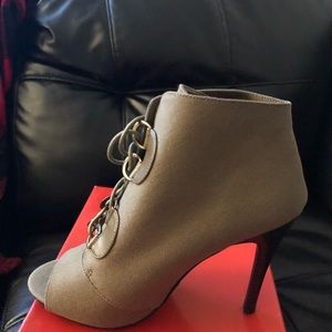 Olive bootie